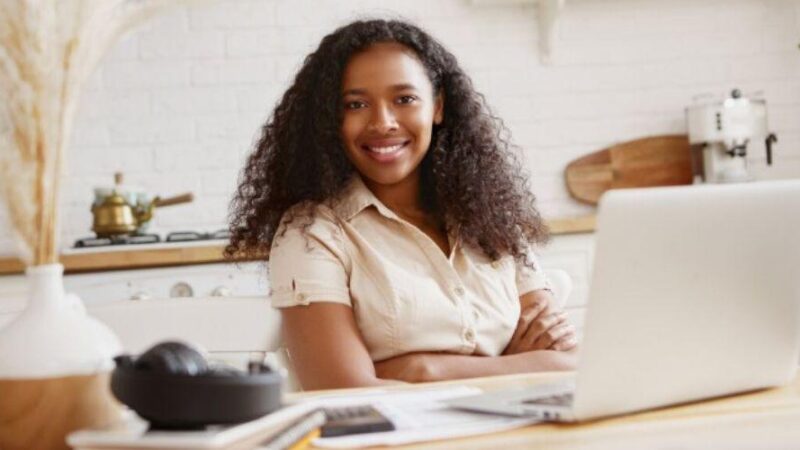 Capacitação em tecnologia fortalece protagonismo feminino com curso Jovem Programadora
