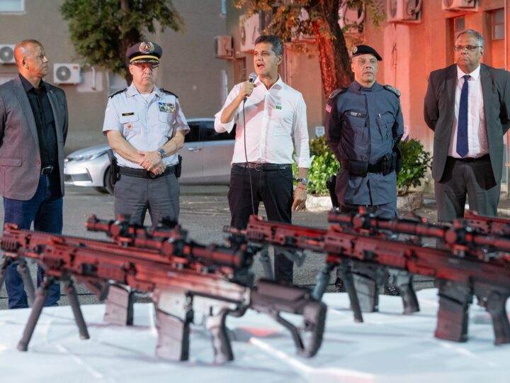 Governo amplia combate ao crime com entrega de 1.039 fuzis e viaturas à Polícia Militar