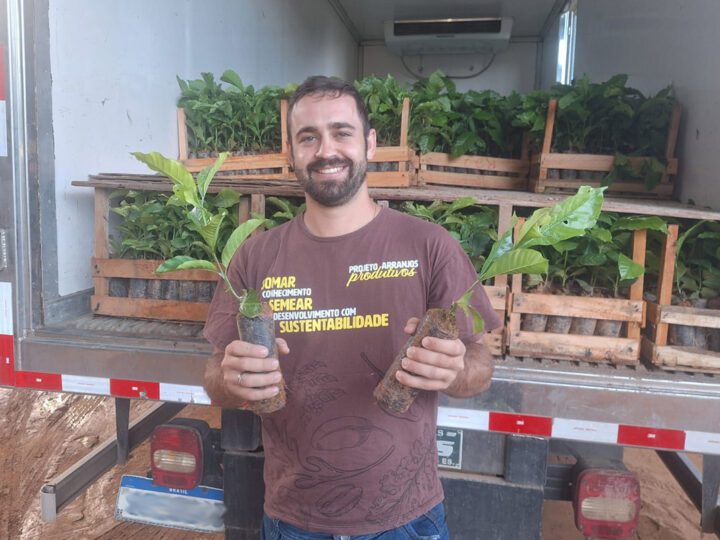 Caravana dos Arranjos Produtivos realiza entrega de 161,5 mil mudas no Norte