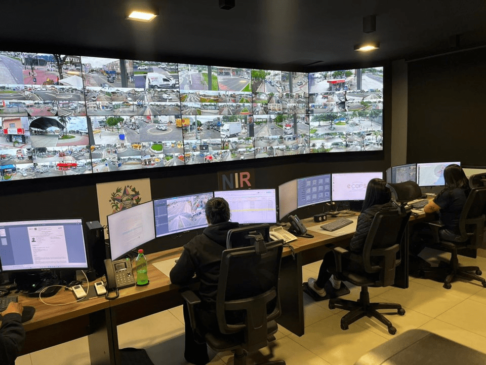 Evadido do sistema prisional é preso com auxílio de totem na Praça Costa Pereira, em Vitória