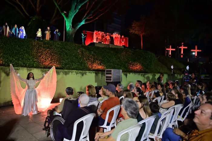 Encenação da Paixão de Cristo emociona público no Parque Manolo Cabral