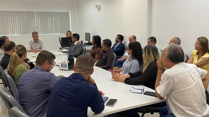 DEVANIR ENQUADRA EMPRESAS, LEVA TEMA AO MP E FORÇA PLANO PARA ACABAR COM CAOS DOS FIOS EM VILA VELHA