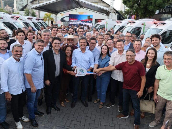 Governo do Estado reforça saúde pública com entrega de 21 ambulâncias a municípios capixabas