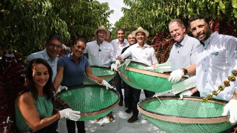 Governador prestigia abertura da safra de café conilon no Estado