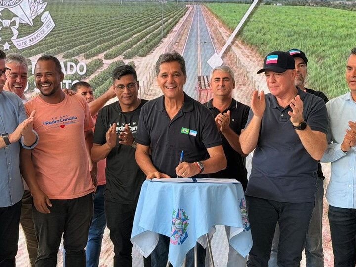 Governador inaugura obras e confirma novos aportes em Pedro Canário