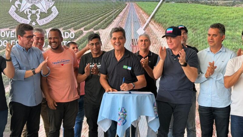 Governador inaugura obras e confirma novos aportes em Pedro Canário