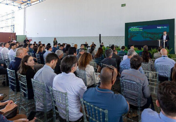 Prefeito Arnaldinho Borgo prestigia abertura das operações da estrutura portuária