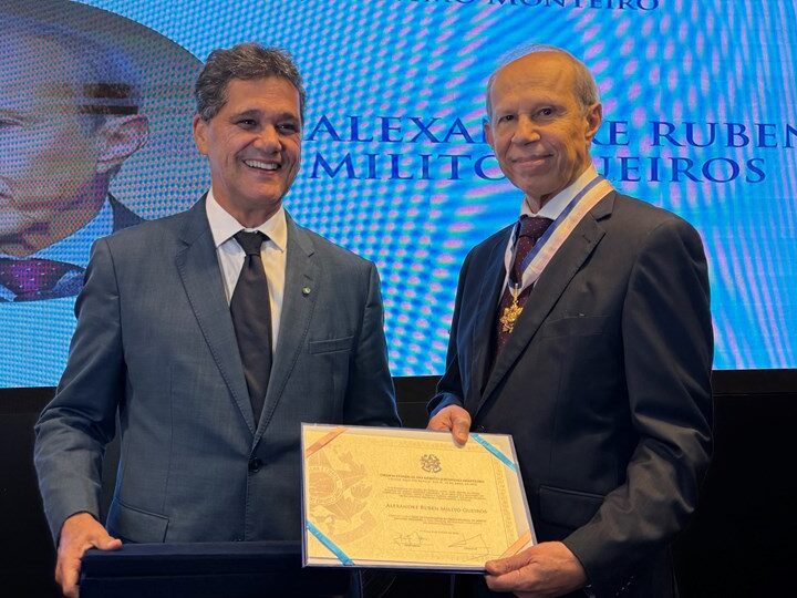 Governador homenageia pastor Alexandre Ruben Milito Gueiros com a Ordem do Mérito Jerônymo Monteiro