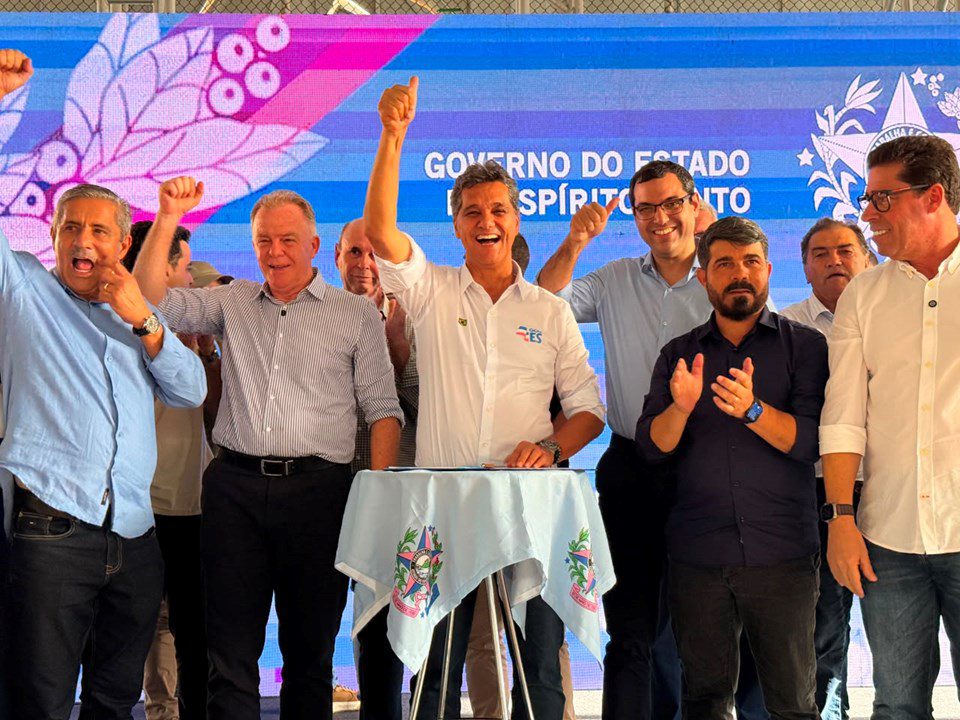 Governador anuncia obras de recuperação da ES-162 em Presidente Kennedy