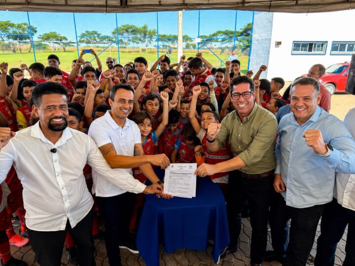 Marcelo Santos inaugura e autoriza novos Campos Bom de Bola em 11 cidades capixabas