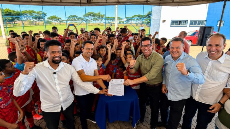 Marcelo Santos inaugura e autoriza novos Campos Bom de Bola em 11 cidades capixabas