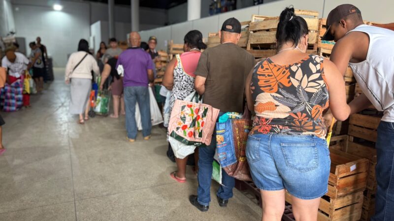 Famílias recebem alimentos e apoio durante ação do Banco de Alimentos