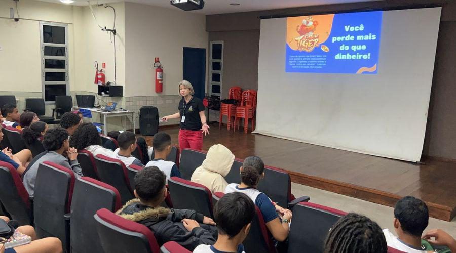 Riscos das bets entram em debate durante palestra para estudantes nesta terça-feira