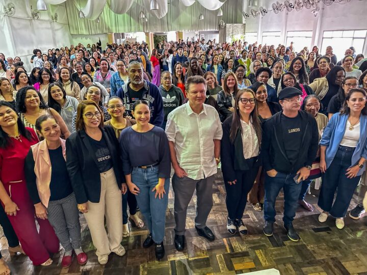 Cariacica anuncia proposta de reajuste de 17% para profissionais da educação