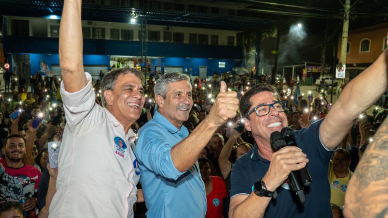 Kennedy reúne multidão em ato de apoio a Marcelo Santos e Hudson Leal