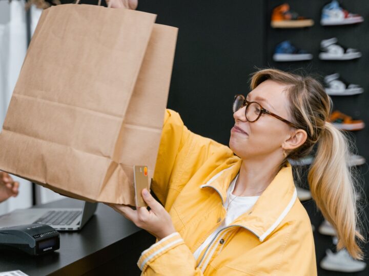 Procon Cariacica alerta consumidores sobre cuidados nas compras do Dia do Cliente
