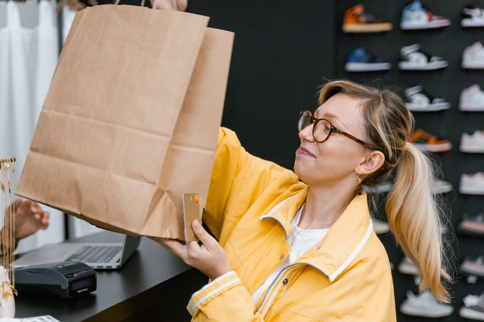 Procon Cariacica alerta consumidores sobre cuidados nas compras do Dia do Cliente