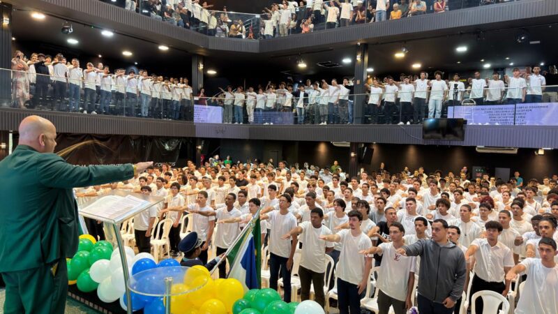 Solenidade de Juramento à Bandeira reúne mais de mil jovens em Cariacica