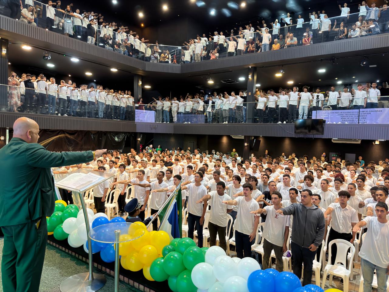 Solenidade de Juramento à Bandeira reúne mais de mil jovens em Cariacica