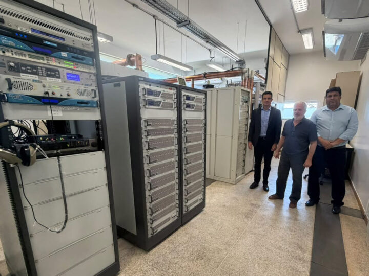 TV Ales recebe equipamento de R$ 1,1 milhão por meio de parceria com a Câmara Federal
