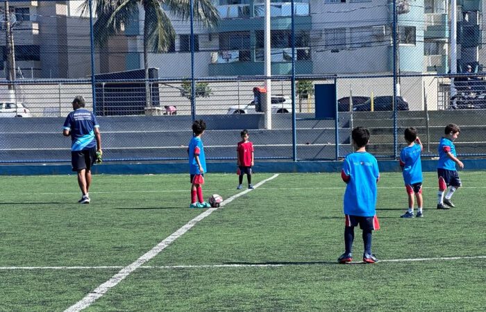 Vitória comemora o Dia das Crianças com futebol e integração nos núcleos esportivos