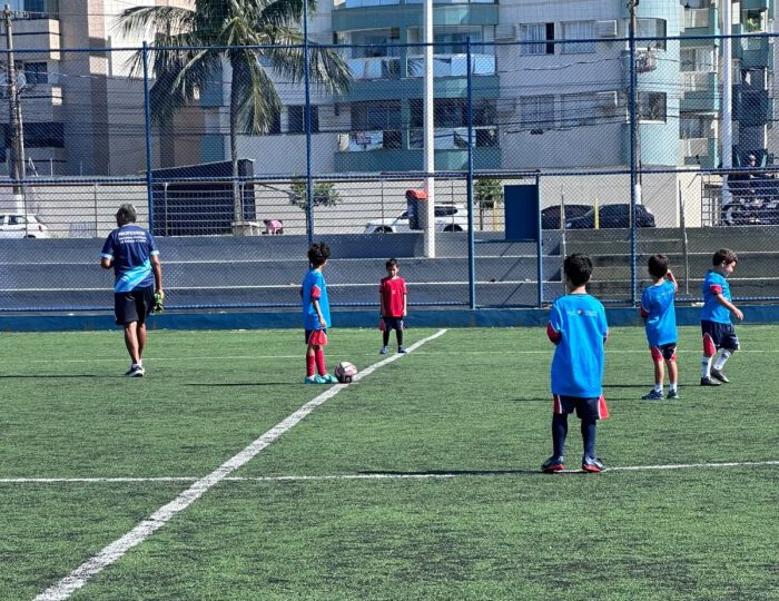 Vitória comemora o Dia das Crianças com futebol e integração nos núcleos esportivos