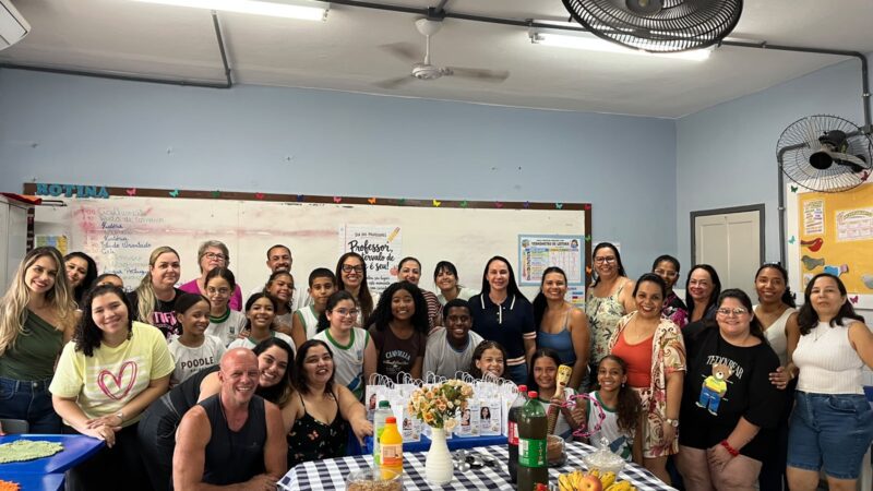 Escola de Jardim América celebra o Dia do Professor com homenagem aos educadores