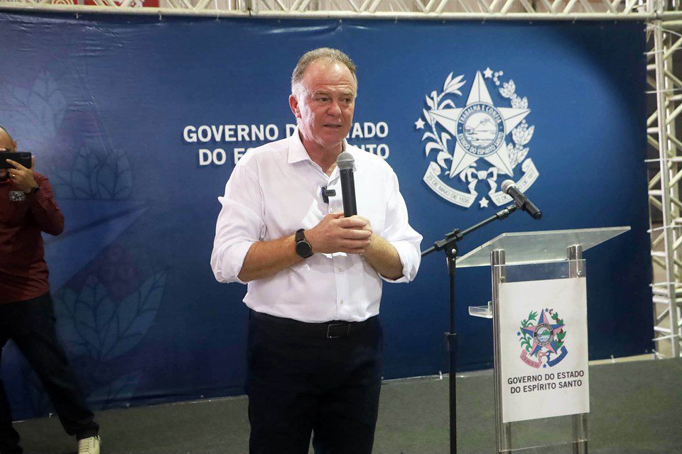 Governador Renato Casagrande entrega equipamentos para melhoria da infraestrutura rural capixaba