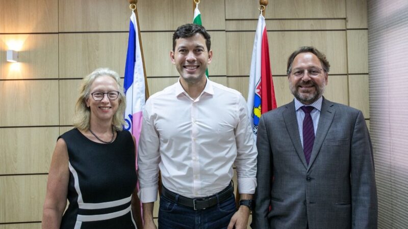 Prefeito de Vila Velha recebe a visita da Embaixadora e do Cônsul geral do Canadá no Brasil