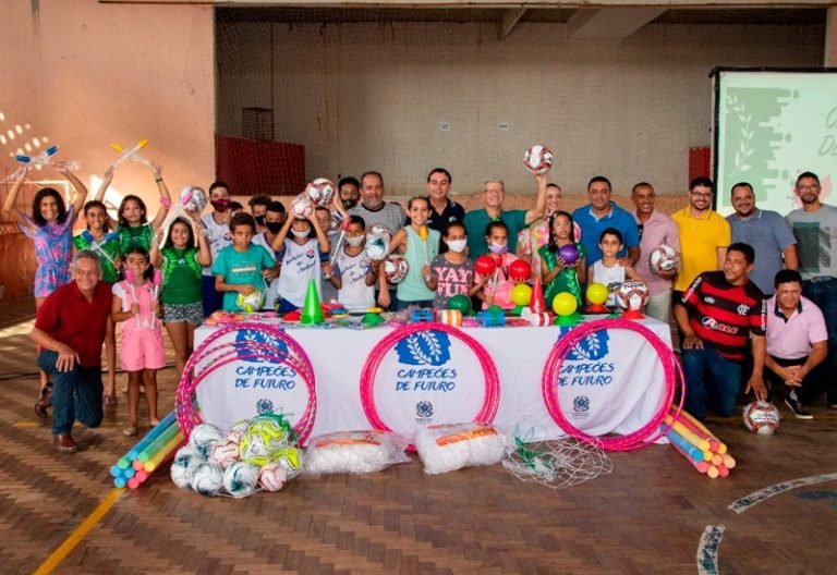 Programa Campeões de Futuro: Colatina recebe mais de 500 materiais esportivos