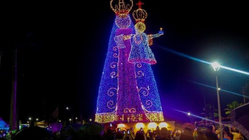 Com 120 mil lâmpadas Santa Iluminada é acesa na Serra