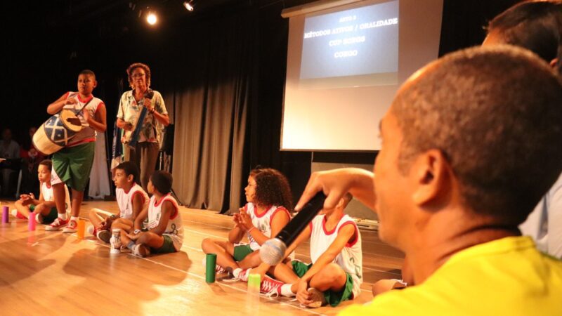 Histórias e muita música regional marcaram o recital das crianças do CMEI Maria da Penha de Castro Novaes em Viana