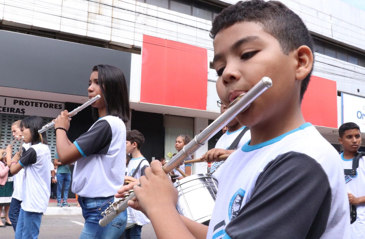 Banda da Escola Cívico-Militar de Viana participa de desfile em Vila Velha