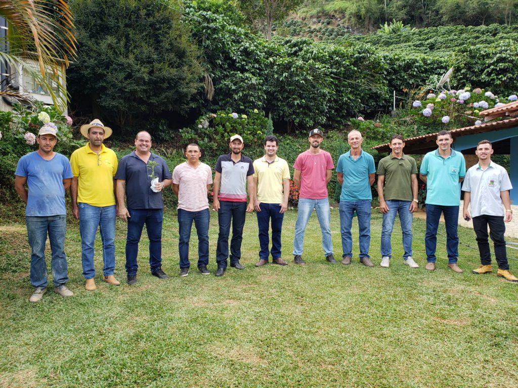 Produtores de Linhares visitam terreiros suspensos para secagem de café em Afonso Cláudio