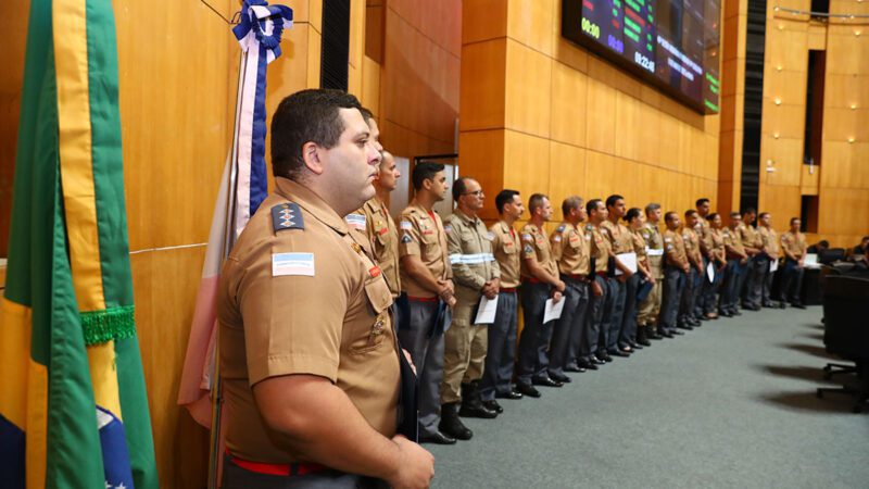 Ales homenageia bombeiros em resgate de vítimas de acidente ocorrido em Vila Velha