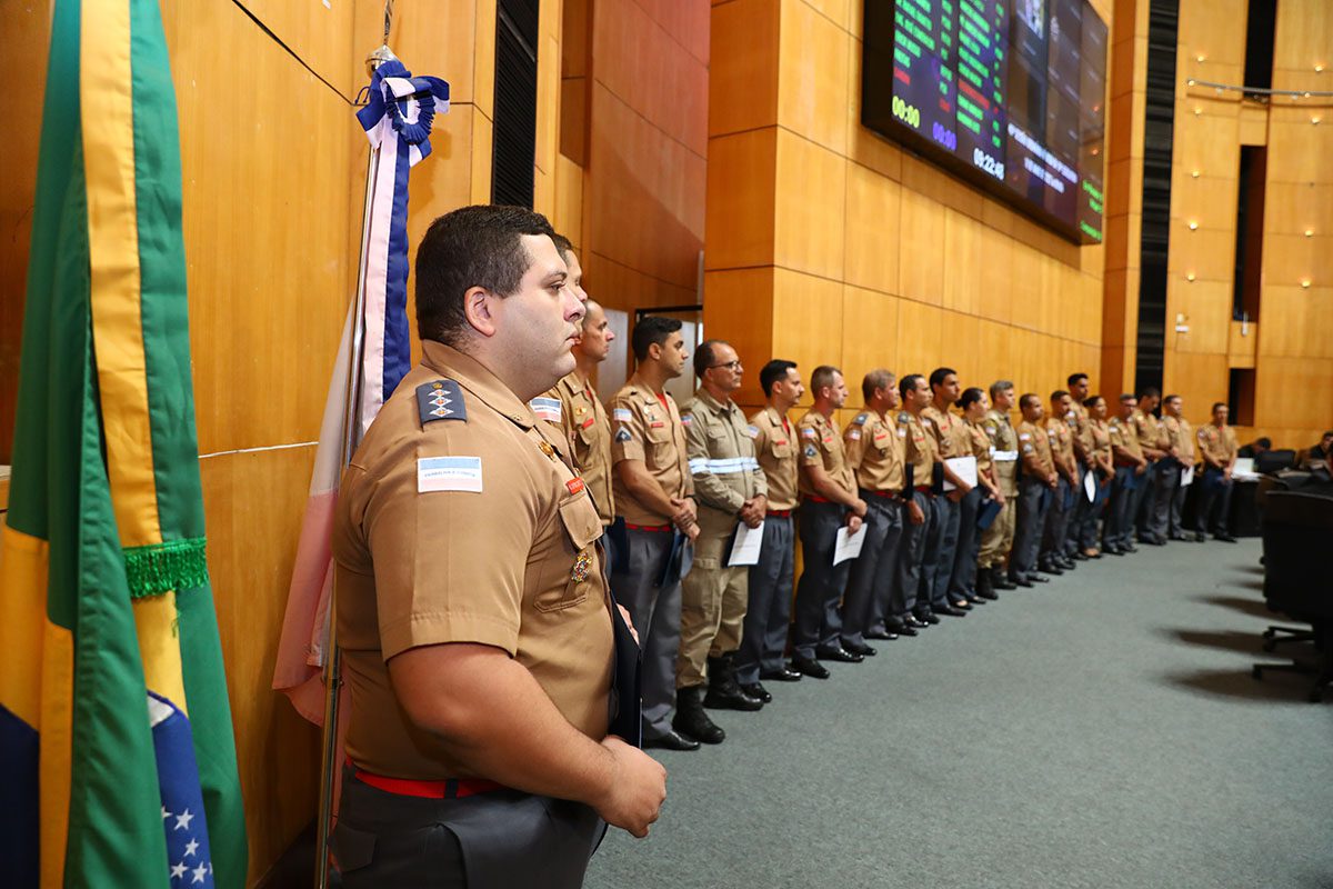 Ales homenageia bombeiros em resgate de vítimas de acidente ocorrido em Vila Velha