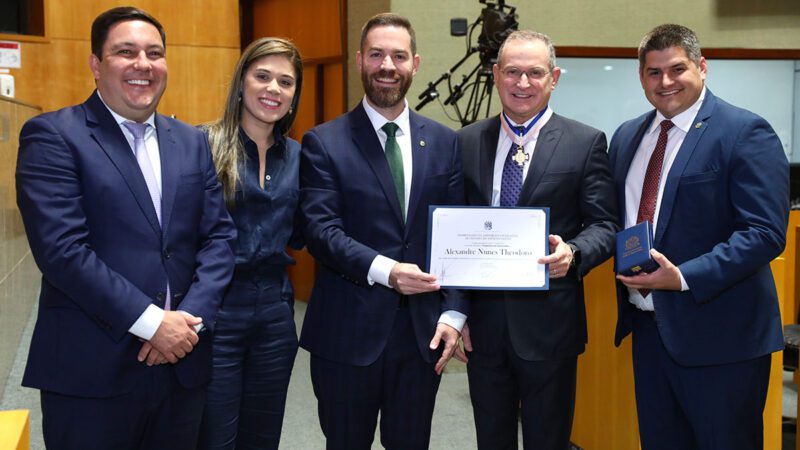 Ales: empreendedores da educação são homenageados