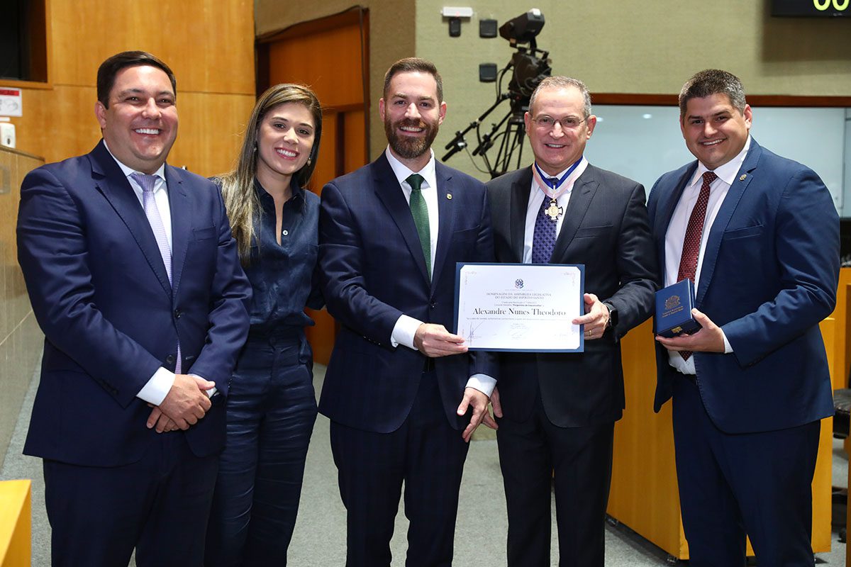 Ales: empreendedores da educação são homenageados