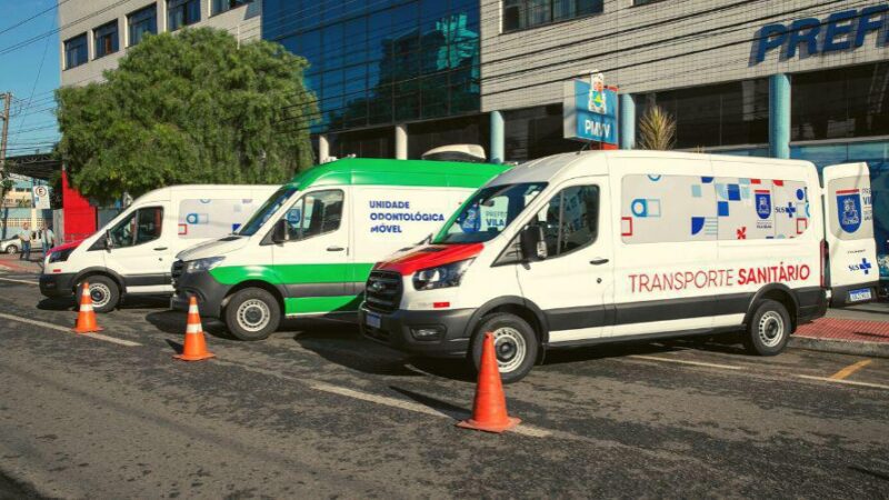 ​Prefeitura de Vila Velha entrega Van Odontológica Móvel e veículos para transporte sanitário