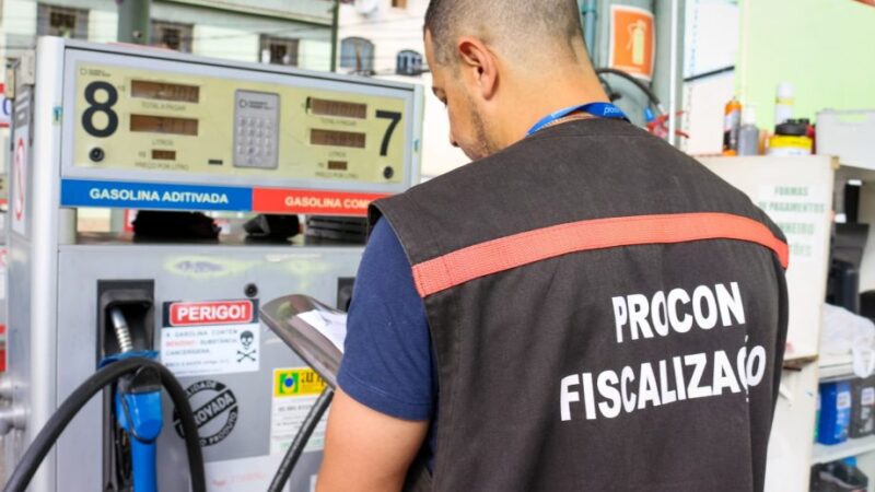 Procon fiscaliza valores praticados em postos de combustíveis de Cachoeiro