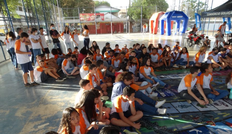 Ação de educação no trânsito mobiliza mais de 300 estudantes em Cachoeiro