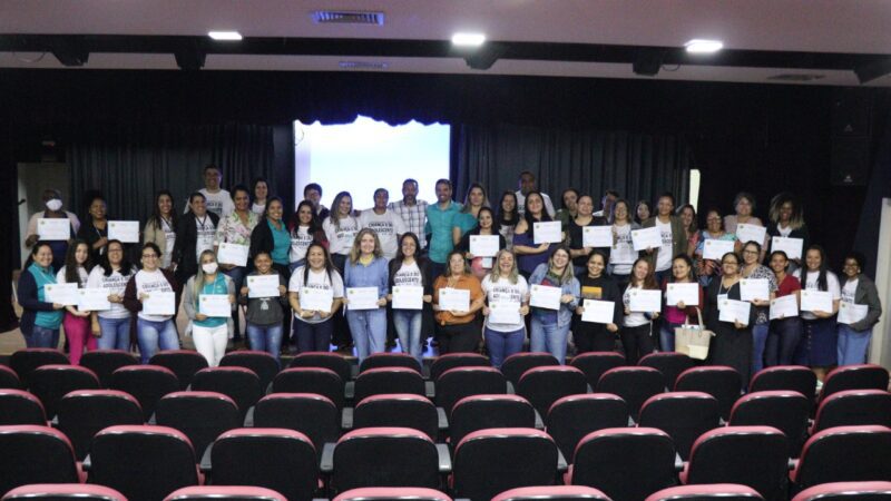 Viana: Participantes da 1ª Capacitação da Rede de Proteção da Criança e do Adolescente recebem certificados