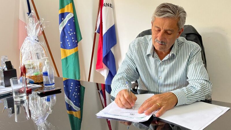 Prefeito  Dorlei Fontão assina Ordem de Serviço para construção da Secretaria de Assistência Social