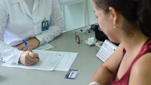 Cachoeiro firma convênio para médicos residentes atuarem em unidades de saúde