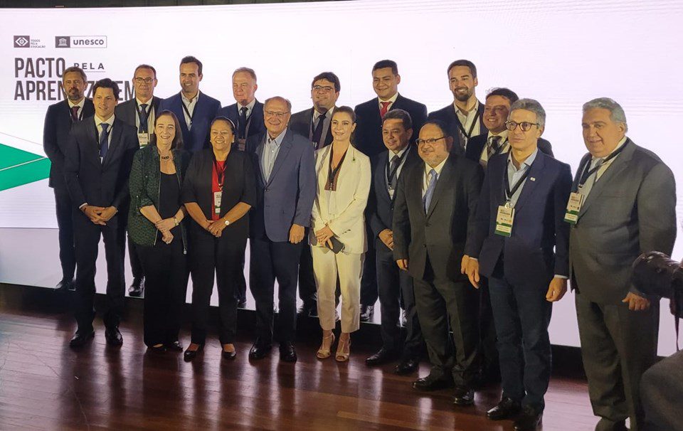 Governador Renato Casagrande participa de evento que debate rumos da Educação Básica no País