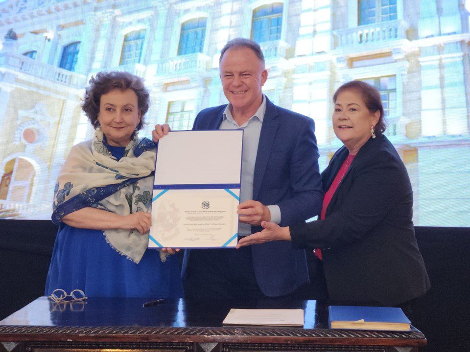 Governador Renato Casagrande entrega comenda Jerônymo Monteiro a Margareth Pretti Dalcolmo