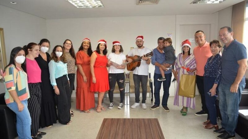 Ação de natal contagia Sede da Prefeitura da Serra