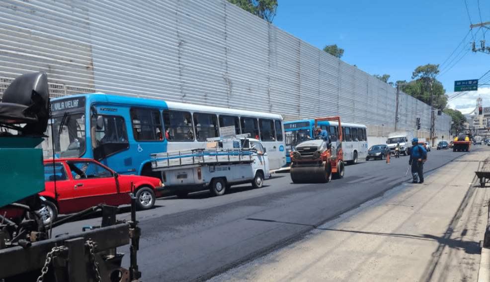 Avenida Espírito Santo em Cariacica recebe nova pavimentação asfáltica