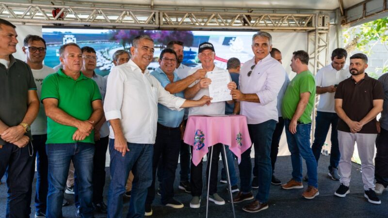 Prefeito e Governador assinam ordem de serviço de urbanização da Lagoa do Meio em Marataízes