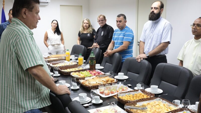 Prefeito Euclério Sampaio recebe lideranças católicas do município de Cariacica